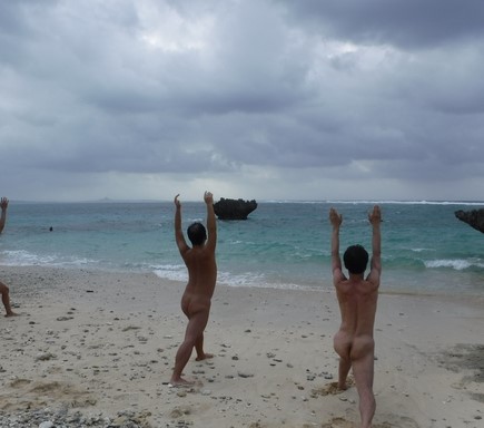10月2～5日（金～月）秘密のビーチで男だらけのヌードヨガリトリート＠沖縄本島