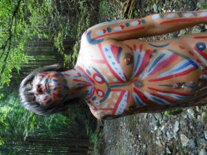 9月18～20日　ボディペイント＆焚火で「にじのわ族」に変身！解放だっ！　夜はブラックライトで宇宙人に♪ 512x384 127kb