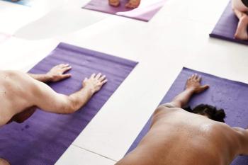 NEW!!【ヨガ&ストレッチ@新宿御苑前】5月11、19&26日20:00~ 1250x833 71.5kb