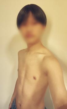 画像更新！アユムは見た目は、かっこカワイイ、小顔、肌が綺麗でエロい肉体、デカマラといった感じです！  - 917x1477 161.4kb