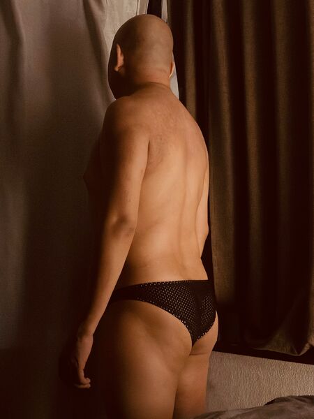 スキンヘッド、攻め好きなバイセクシャルスタッフ紹介★雄喜_直人 2958x3942 2272.5kb