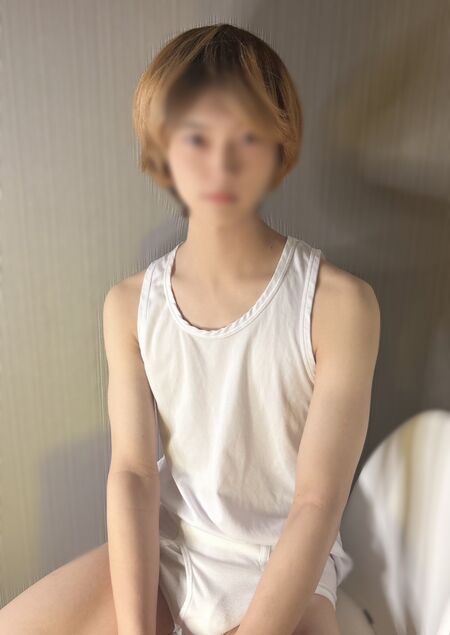 大人気！予約殺到！合法ショタが出勤！明日満了　次回木曜日20時～ 936x1321 113.3kb