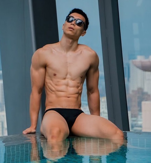 イケメンイントラによる★ヌードorパンイチで【基本のハタヨガ＠大阪】