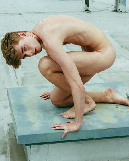 ゲイバー ゲイイベント ゲイクラブイベント 30代スリ筋インストラクター＠新宿でヌードヨガ