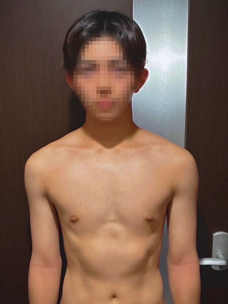 エイタは見た目は、イケメン、カッコカワイイ、小顔、引き締まったスリムな肉体で筋肉質、肌が綺麗、デカマラといった感じです！ 1014x1352 198kb