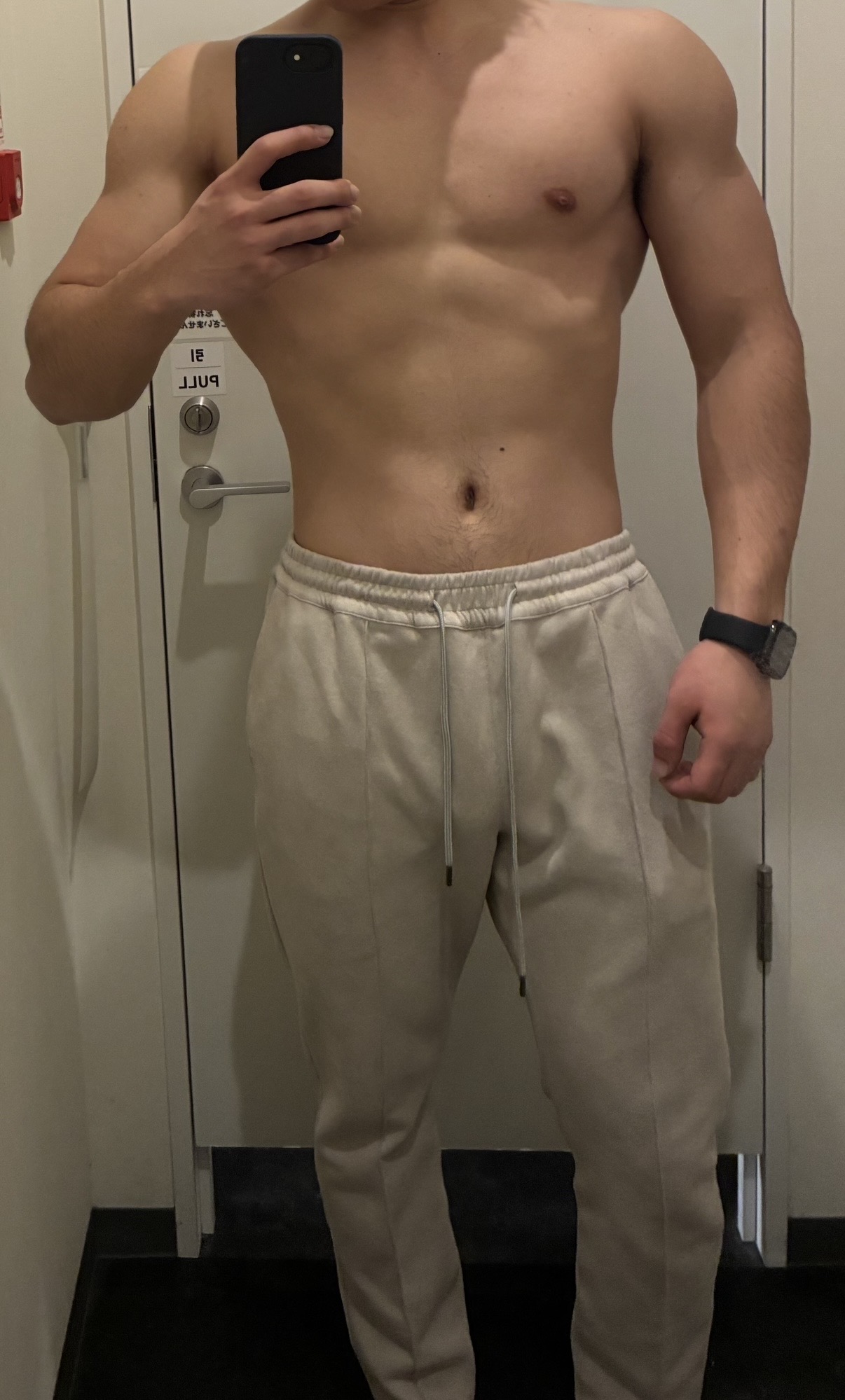 リクトは良心価格で、大阪、京都、兵庫、奈良へ出張対応可能で、場所の無いお客様には梅田の堂山の同性利用可能なラブホテルを紹介させて頂く事も出来ます！