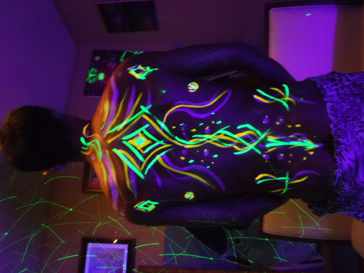 全裸にブラックライトなボディーペイントで宇宙人に変身！＠大阪（宿泊OK）