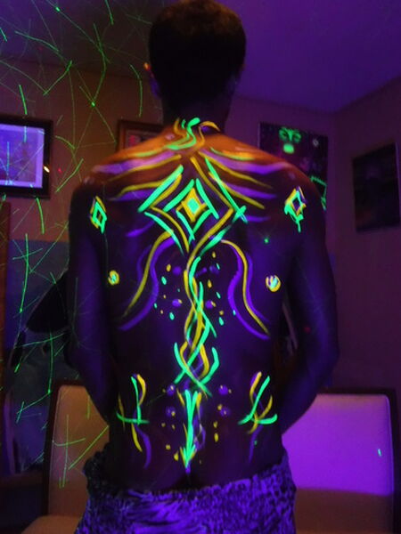 ゲイバー ゲイイベント ゲイクラブイベント 全裸にブラックライトなボディーペイントで宇宙人に変身!@大阪(宿泊OK)