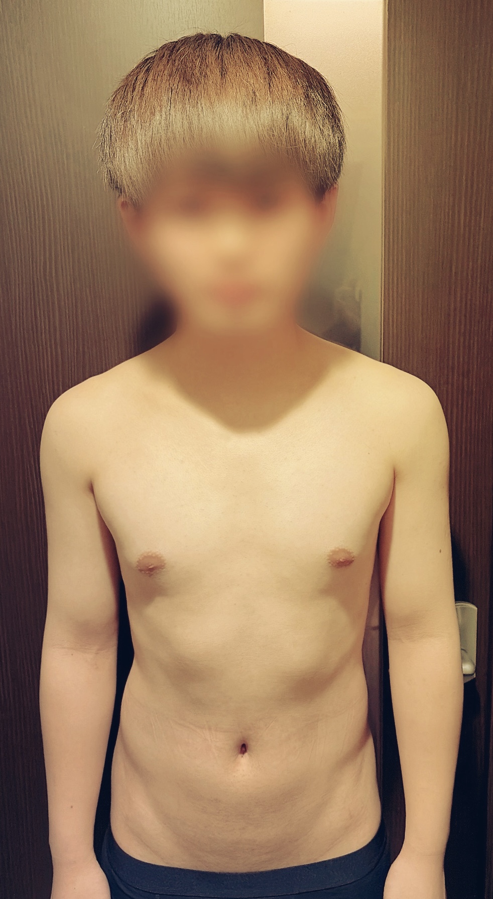 アキラは見た目は、優しい雰囲気のカッコかわいいイケメン、抱きしめたくなるような愛くるしい雰囲気、といった感じです！